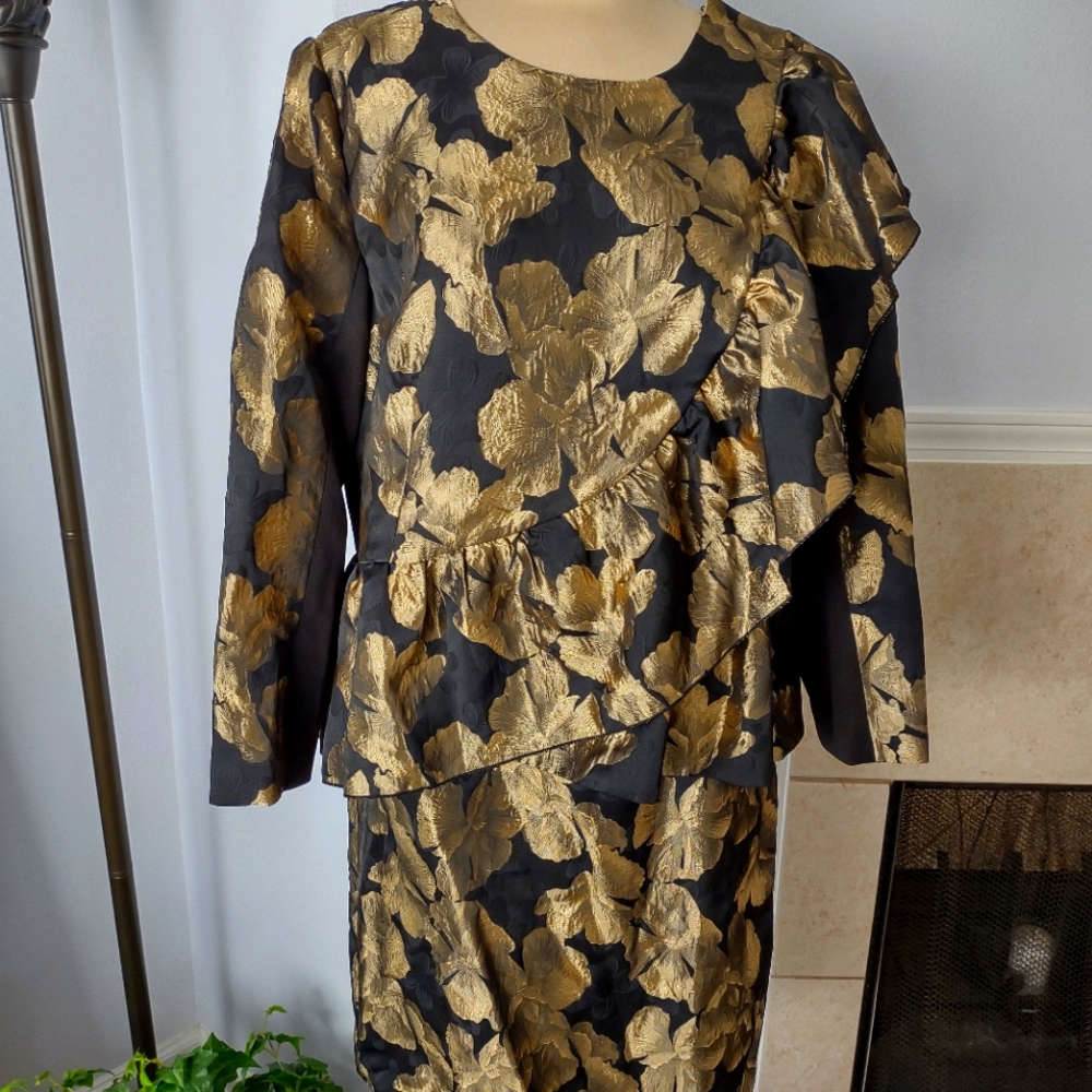 COPY - NWT Ashro 2pc Black and Gold Size 16